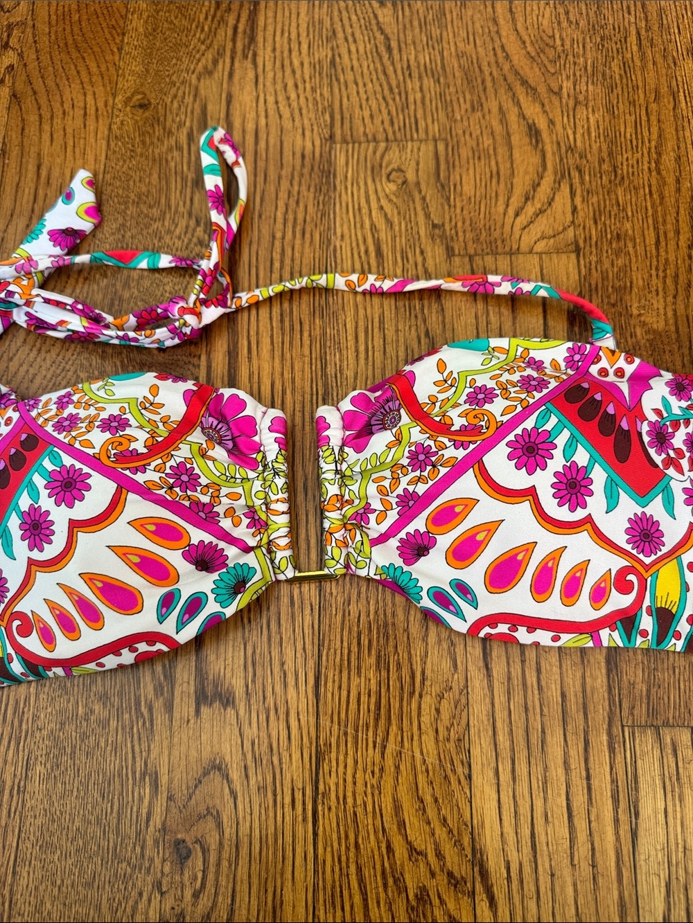 Trina Turk
Hawaiian Garden Bandeau Bikini Top Sz 8 in great shape. Top only - Picture 7 of 7
